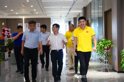 楊勇市長一行考察新柳伍集團，調研建設全國蝦-稻特色產業(yè)高質量發(fā)展示范基地